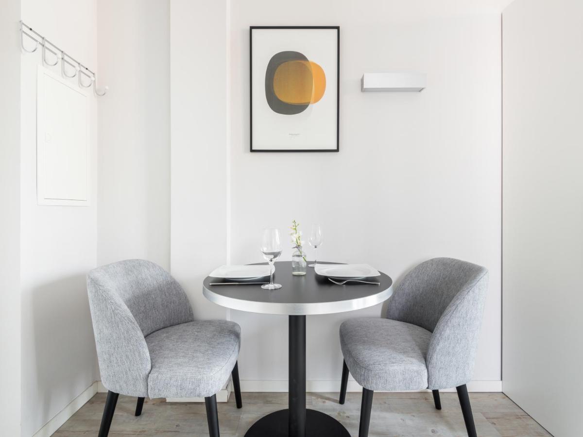 Medium Studio Kitchenette